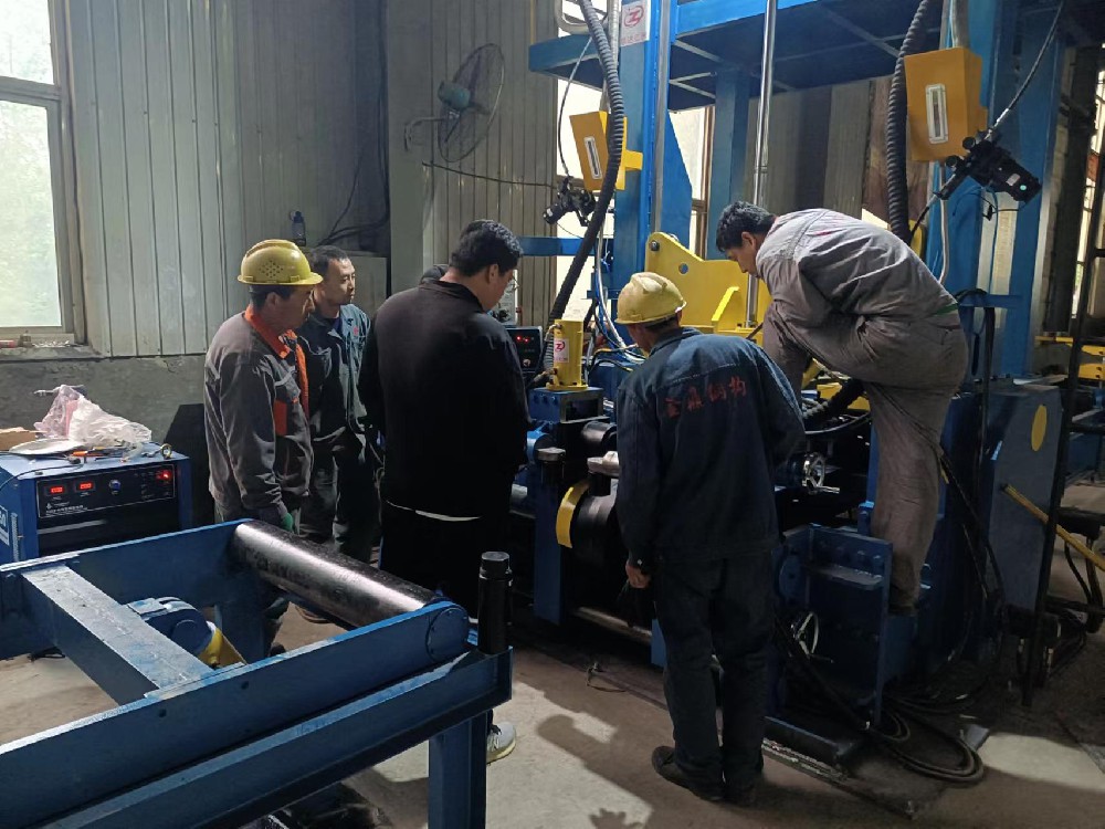 鋼結構**金鼎鋼構-組立龍門矯正自動化焊接