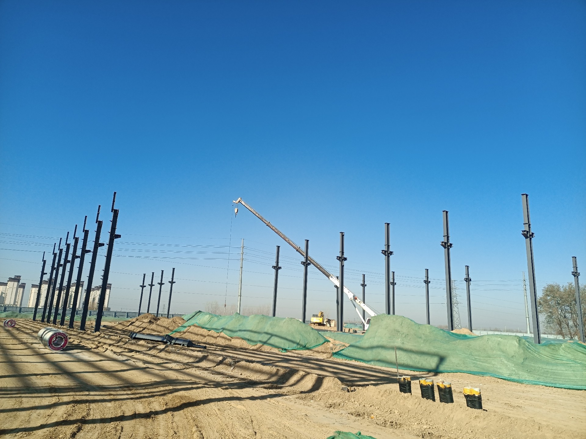 鋼結構立柱施工，衡水鋼結構廠家，衡水鋼結構廠，衡水鋼結構廠房，衡水廠房車間加工，金鼎鋼構，衡水鋼結構加工廠，金鼎鋼結構，激光切割加工鋼結構，機械手焊接鋼結構