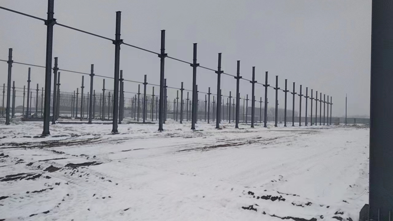 衡水鋼結構,衡水鋼結構廠,衡水鋼結構廠房,衡水鋼結構廠家，衡水廠房車間加工，衡水鋼結構--金鼎鋼構廠雪景工地