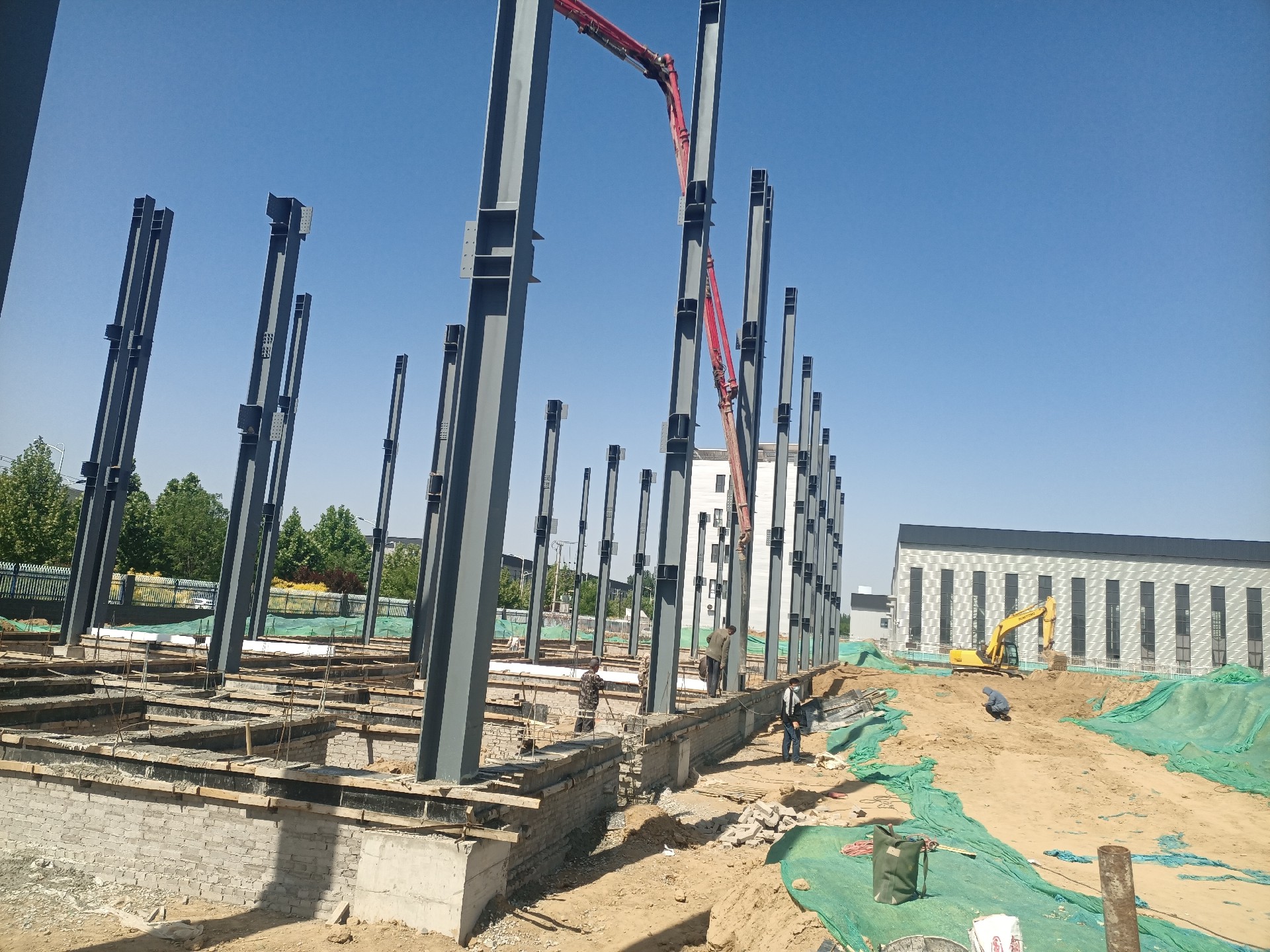 鋼結(jié)構(gòu)辦公樓 廠房鋼結(jié)構(gòu)  辦公樓鋼結(jié)構(gòu)選金鼎鋼構(gòu) 衡水鋼結(jié)構(gòu)廠家