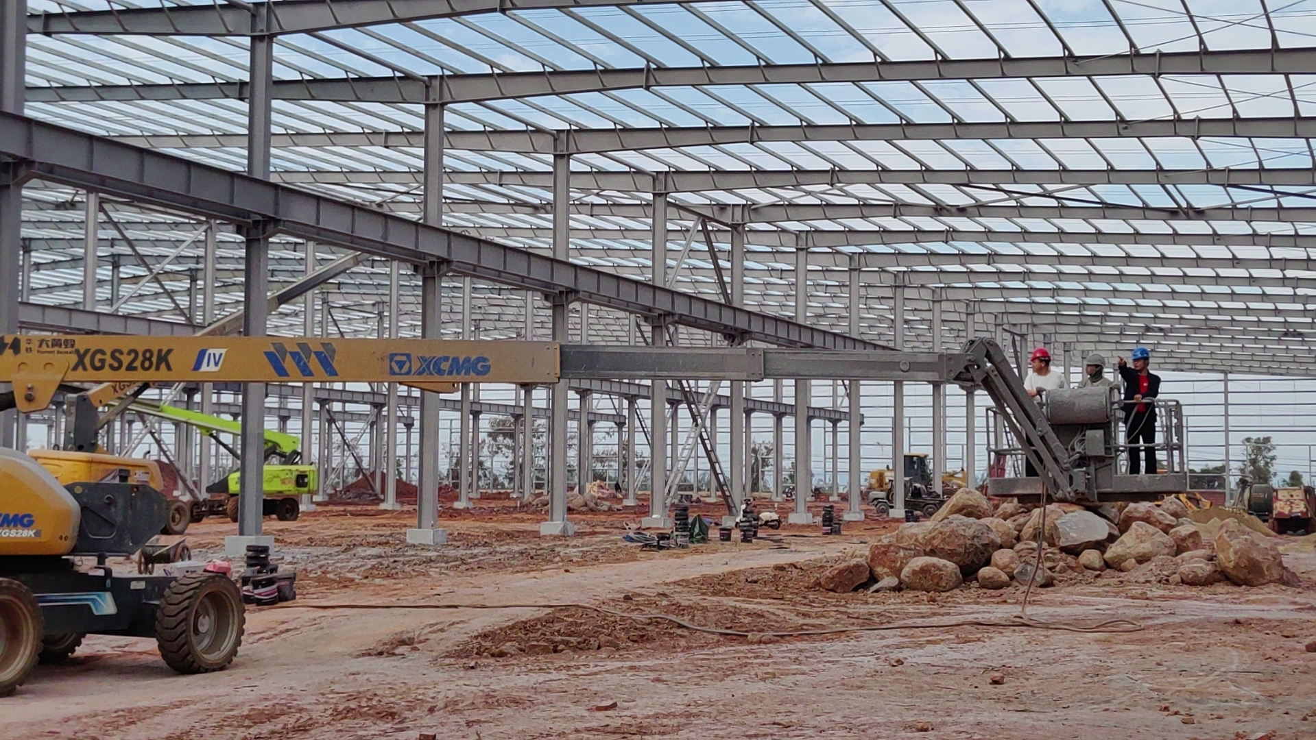 廠房鋼結構廠家金鼎鋼構  廠房噴防火涂料