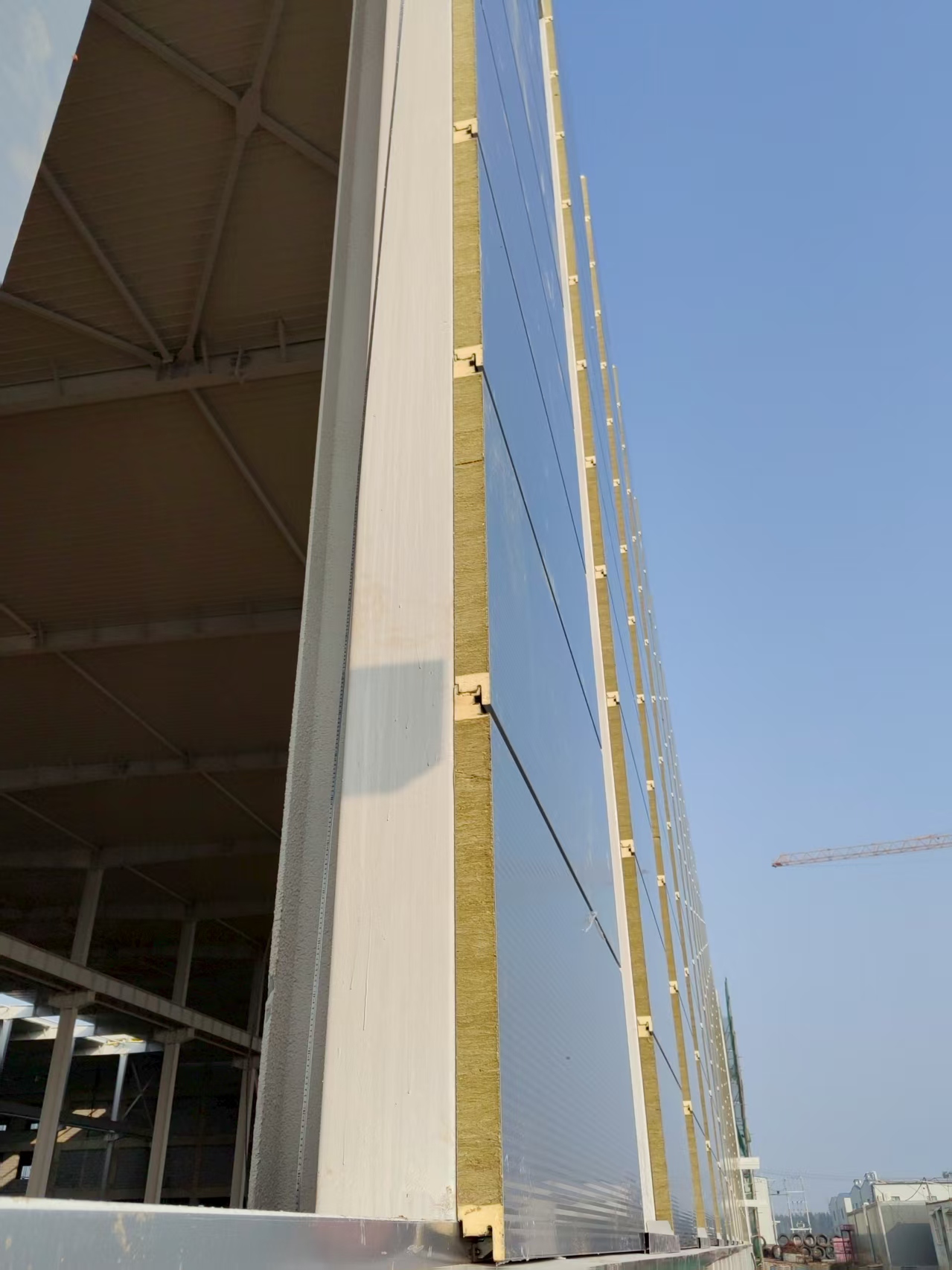 聚氨酯封邊巖棉夾芯板