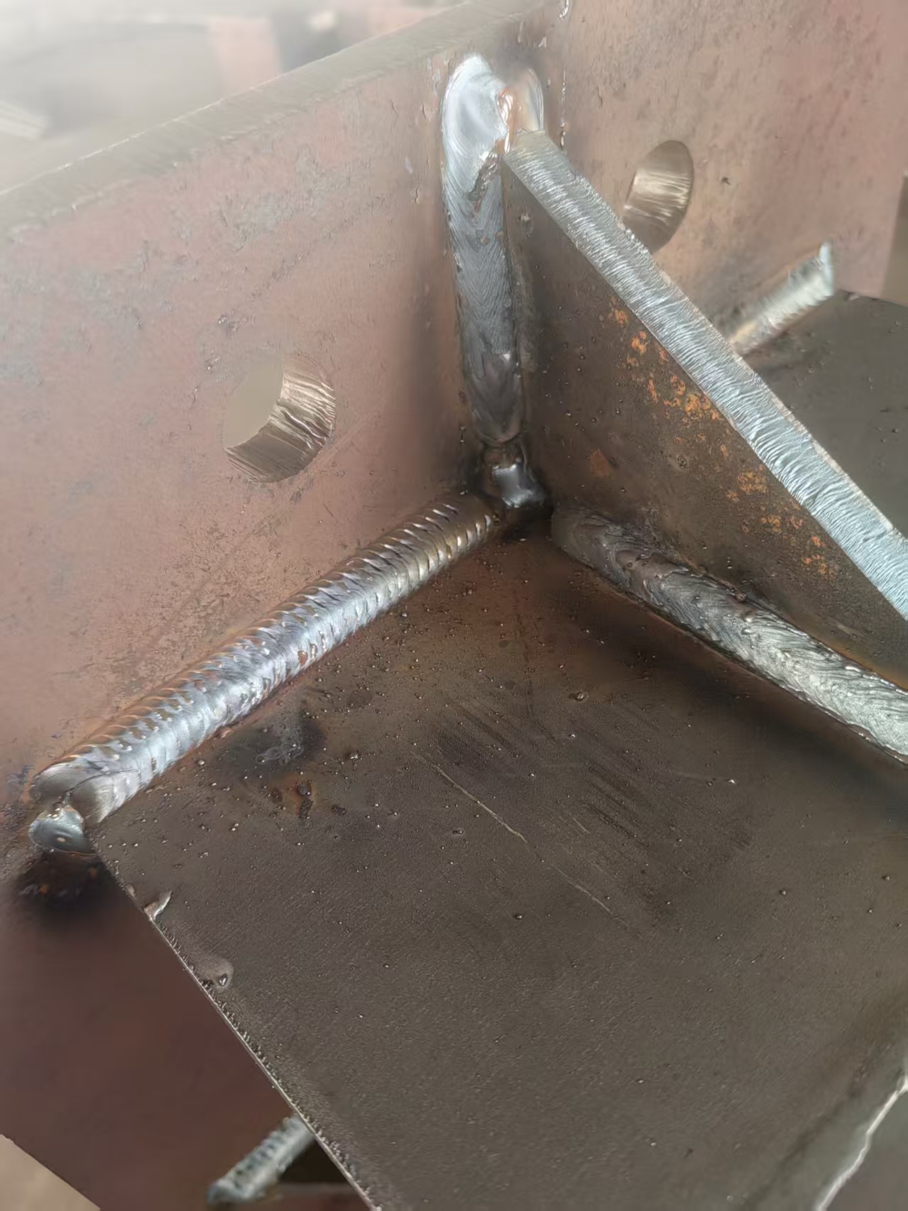 衡水鋼結構加工、機械手自動化焊接加工、鋼結構加工13131801767、衡水金鼎鋼構、焊縫、鋼構焊接加工、焊接加工訂單、焊接加工13131801767